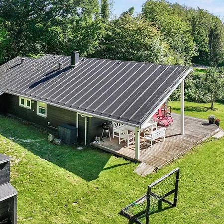 Summer House In Beautiful Nature In Brunshuse