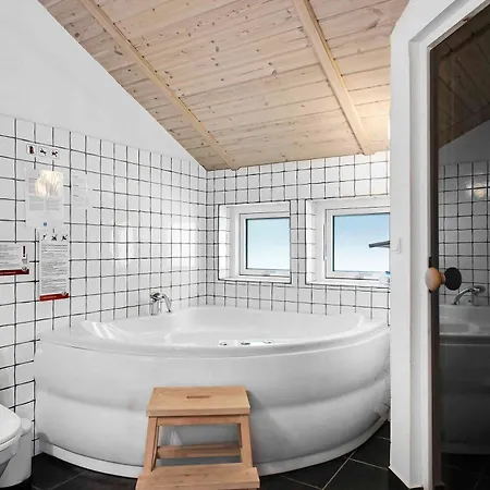 Summer House In Beautiful Nature In Brunshuse * Hårby