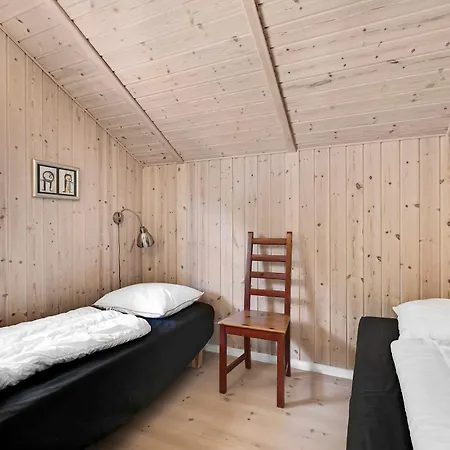 Feriehus Summer House In Beautiful Nature In Brunshuse *