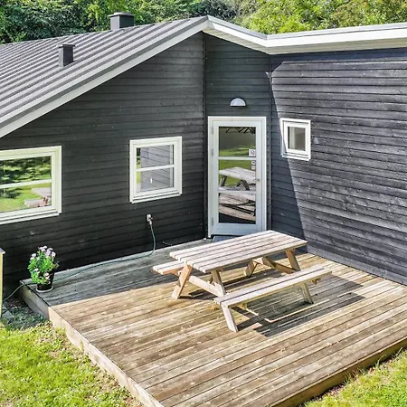 Summer House In Beautiful Nature In Brunshuse Feriehus *