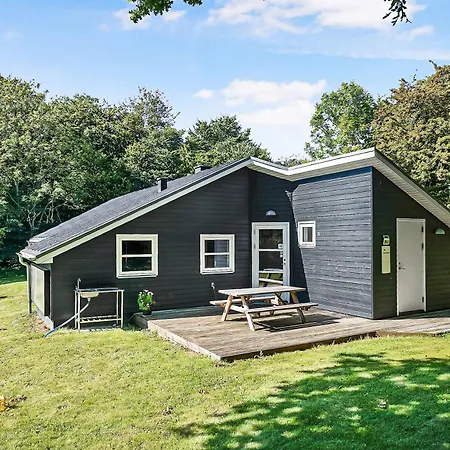 Feriehus Summer House In Beautiful Nature In Brunshuse
