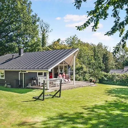 Summer House In Beautiful Nature In Brunshuse Feriehus Hårby